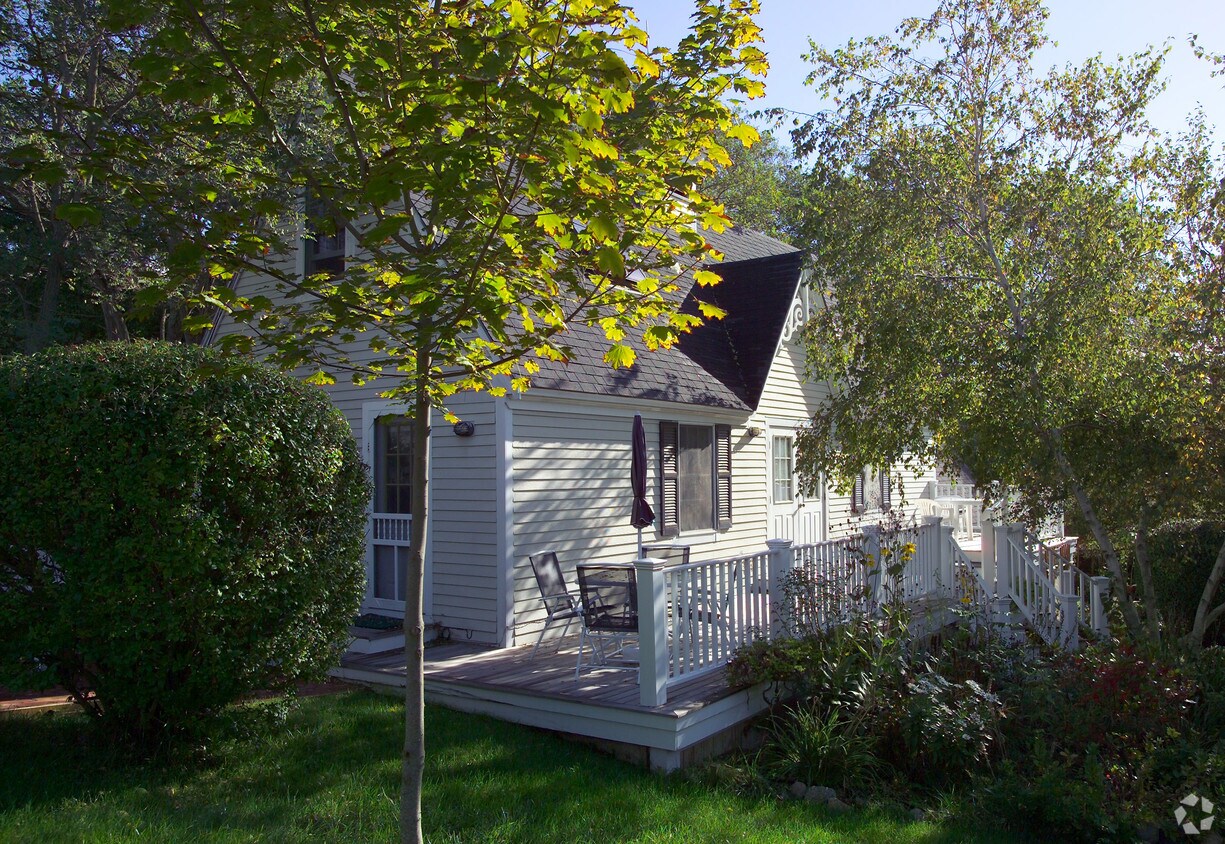 Primary Photo - 31 Nickerson St
