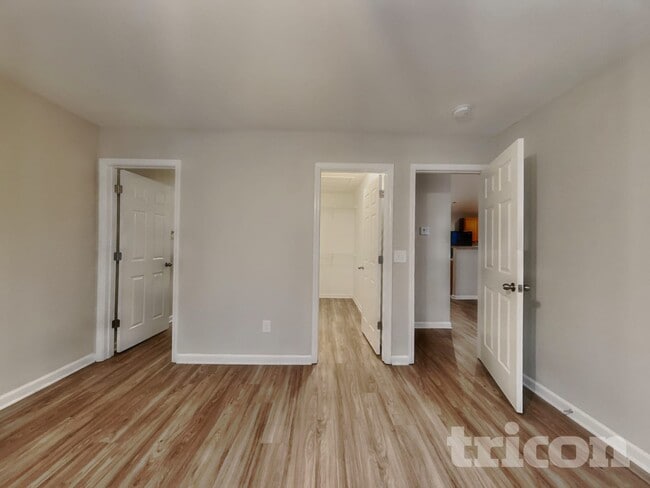 Building Photo - 304 Kendall Dr