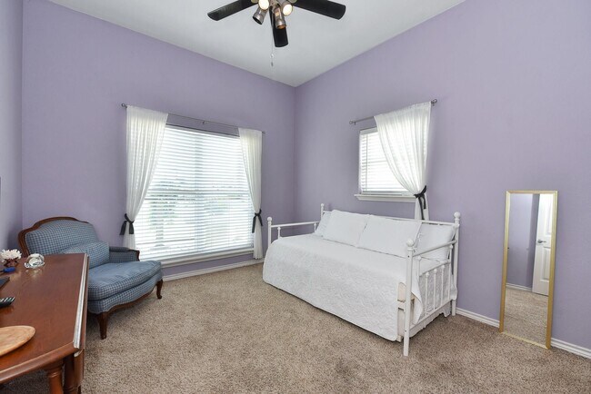 Building Photo - 226 Valmar