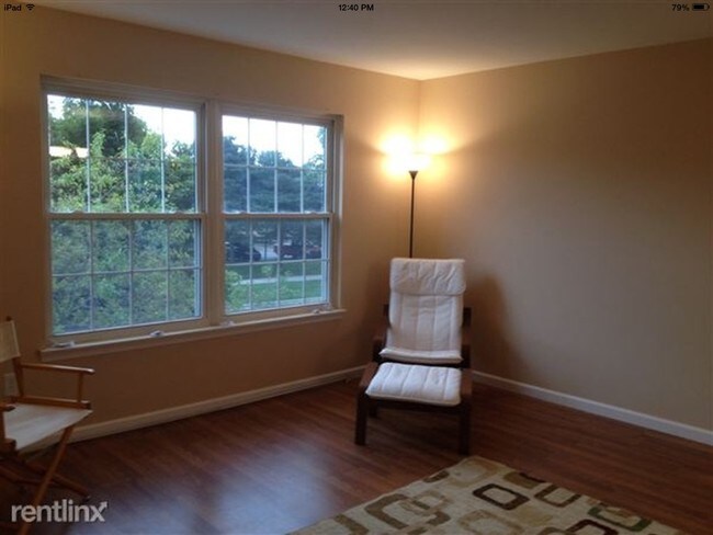 Sala de estar - 832 Bloomfield Village Blvd