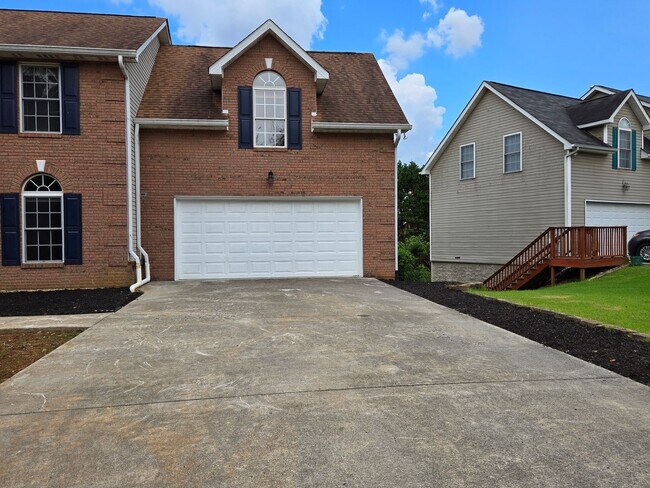 Foto del edificio - Powell 37849 - 4 bedroom 3.5 bath - call S...