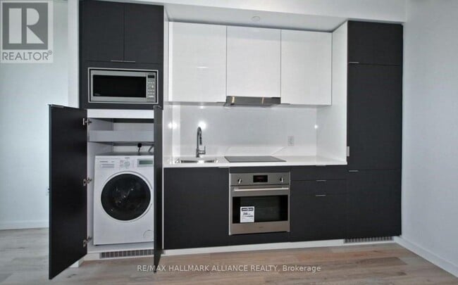 Building Photo - 170-170 Bayview Ave