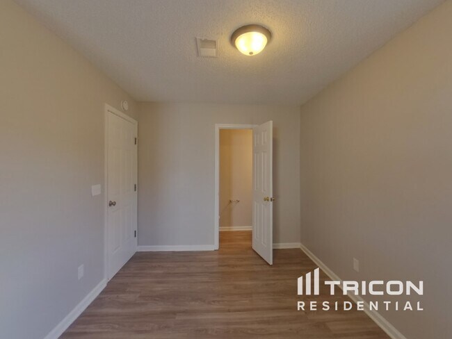 Foto del edificio - 137 Grafton Ln