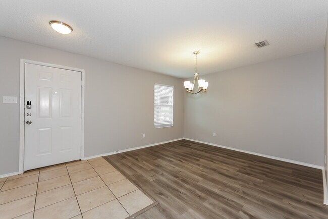 Foto del edificio - 1625 Creekridge Ct