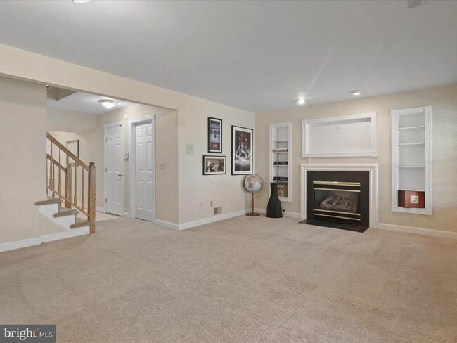 Building Photo - 7441 Heatherfield Ln