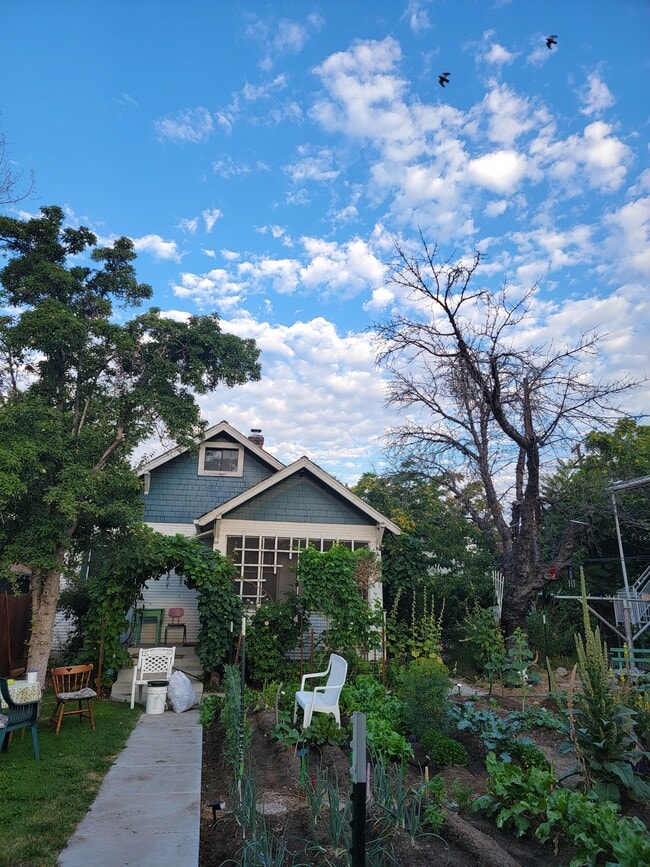 Garden facing - 127 1/2 Keystone Ave