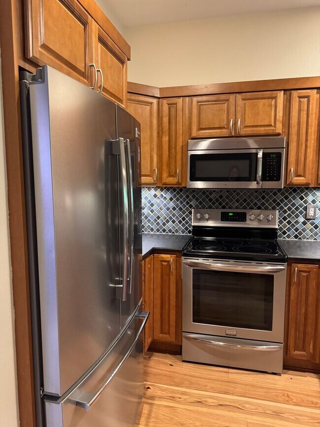 Photo - Gorgeous Townhome with W/S/G AND Gas!