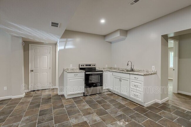 Foto del edificio - 8718-8720 E Winner Rd