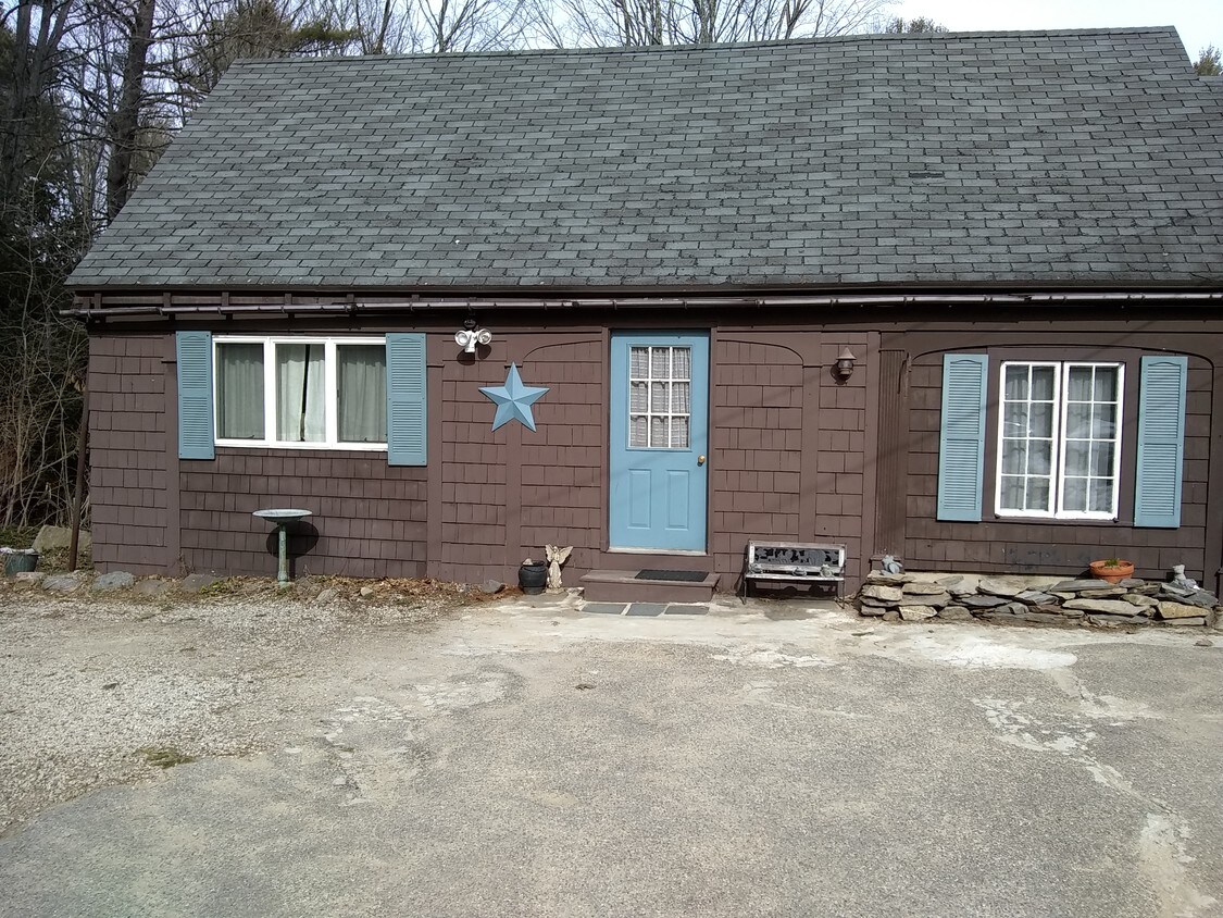 3 bedroom. 3 people. $595 each - 124 Madbury Rd