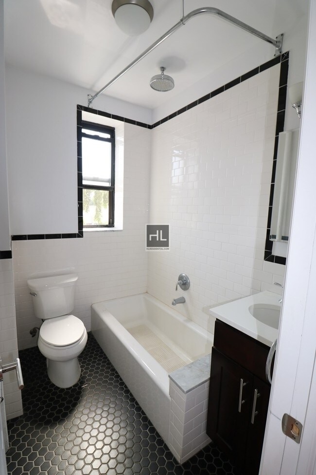 Foto del edificio - 21-81-81 38th St