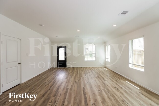 Foto del edificio - 5212 Winding Strm Dr