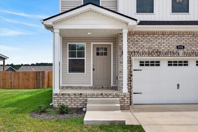 Building Photo - Pet Friendly Three Bedroom!