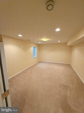 Building Photo - 8050 Settle Ct