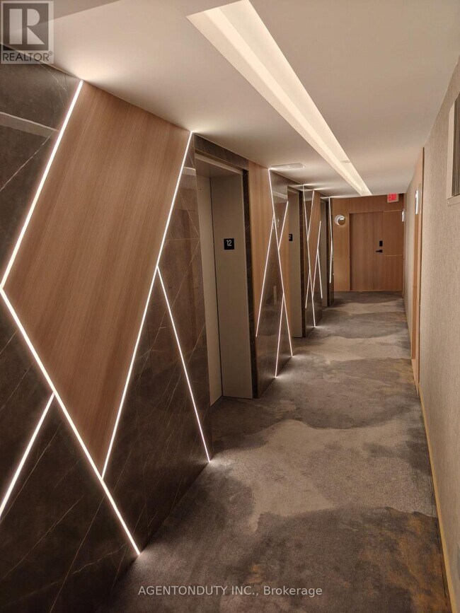 Building Photo - 21 Carlton St.