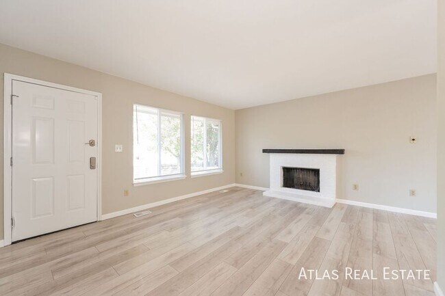 Foto del edificio - 6 WEEKS FREE RENT IF MOVED IN BY 11/15!  4...