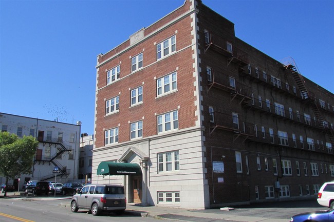 Building Photo - East End Apartments