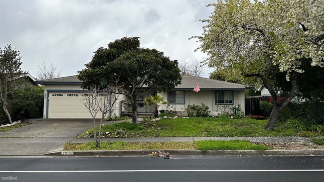 Building Photo - 4 br, 2 bath House - 8088 Tamarack Drive