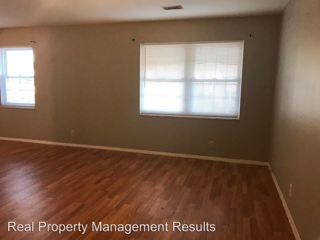 Foto del edificio - 701 Village Ln