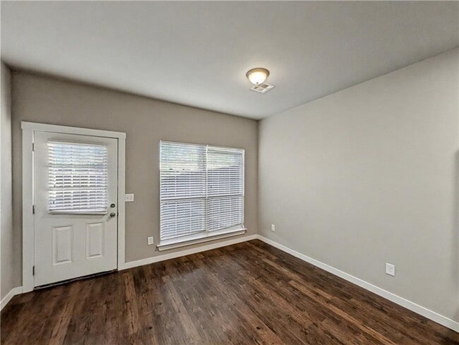 Foto del edificio - 862 Oakwood Ln