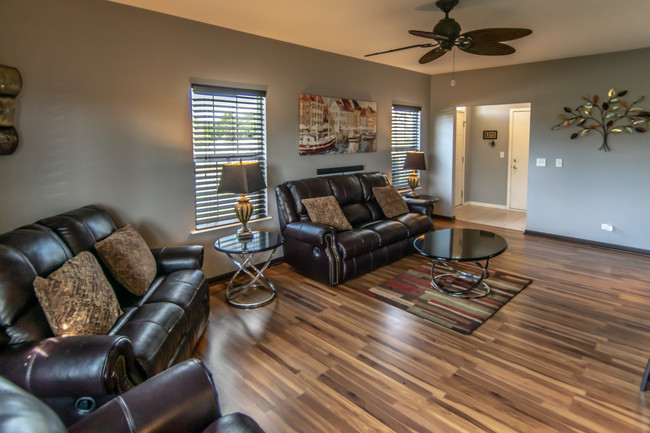 Building Photo - 2301 Summerlin Dr