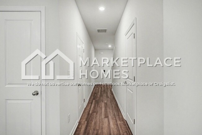 Building Photo - 461 Oakwood Dr NW
