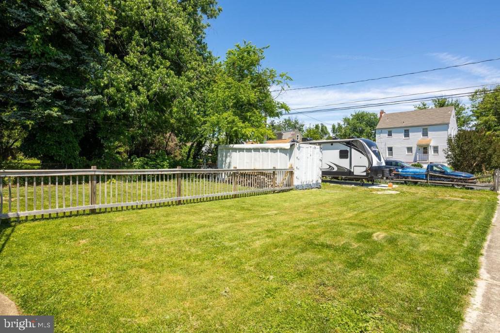 Foto principal - 6500 Gilmore St