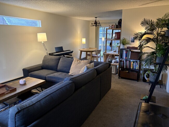 Building Photo - Quiet, Cozy 2-Bedroom Located in Columbia Neighborhood