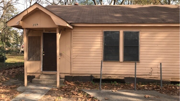Primary Photo - 209 Wilson St