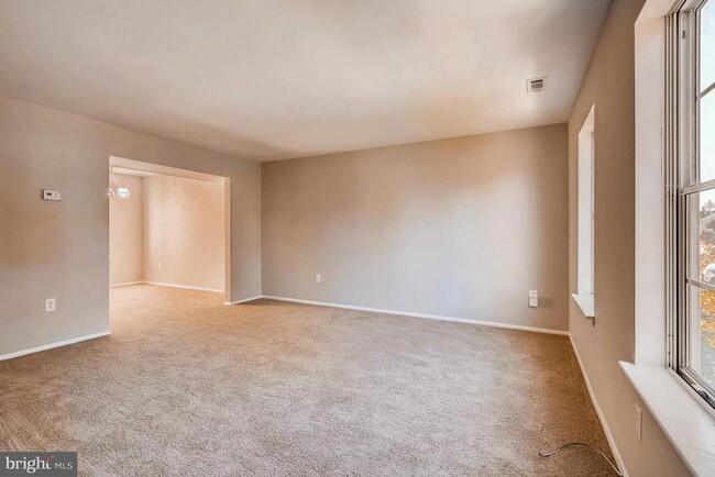 Building Photo - 915 Cambridge Ave