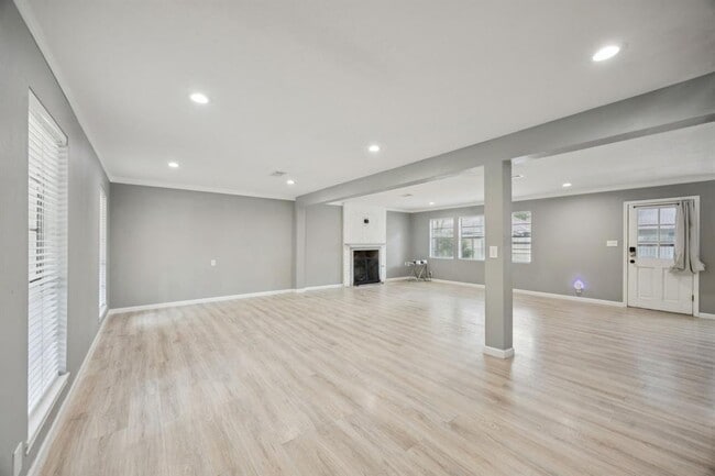 Building Photo - 553 Cane River Ln