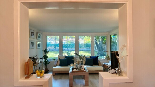 Foto del edificio - 810 SW 23rd Rd