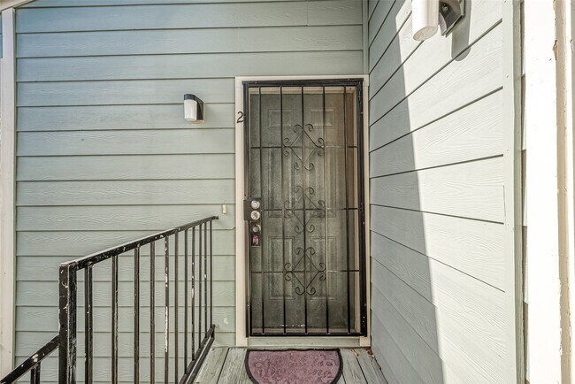 Building Photo - 3758 Tanglewilde St