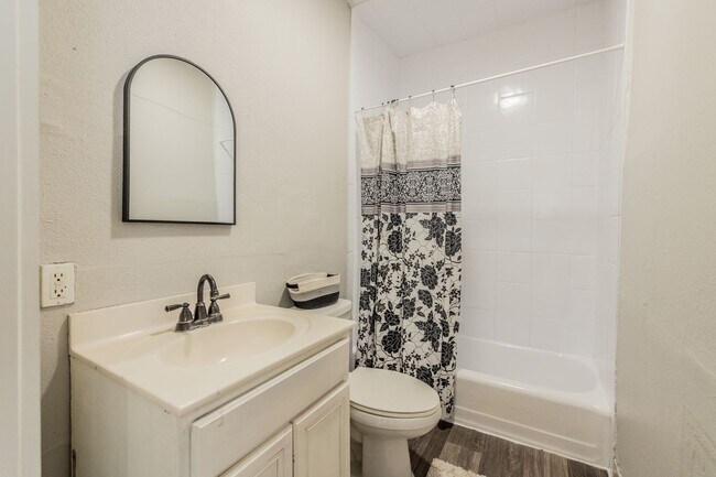 Foto del edificio - 429 E Carson St