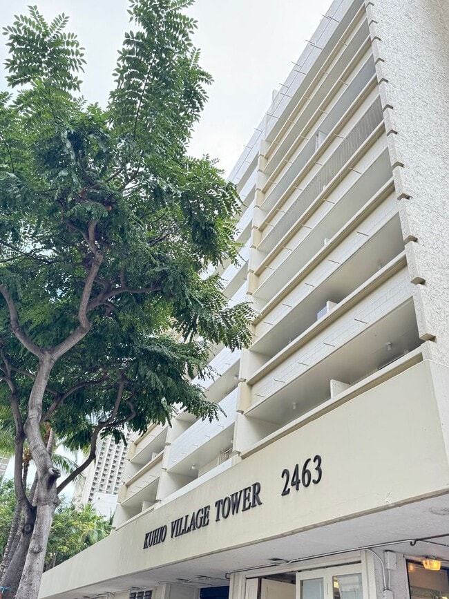 Building Photo - Newly Renovated Studio in the Heart of WAIKIKI