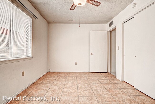 Building Photo - 3 br, 2.5 bath House - 1905 Kentucky Street