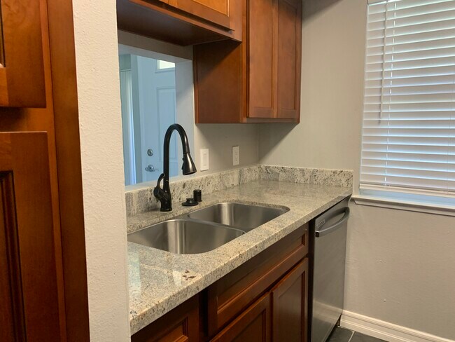 Foto del edificio - 6250 Havenside Dr