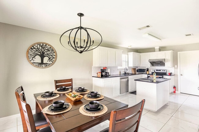 Building Photo - 1508 Powder Horn Ln