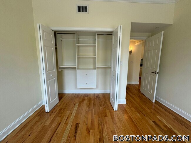 Building Photo - 3 Chauncy St