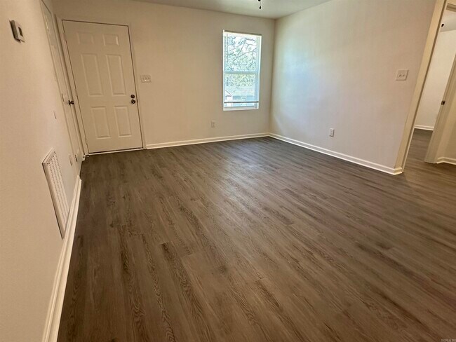 Building Photo - 8a Hiland Pl