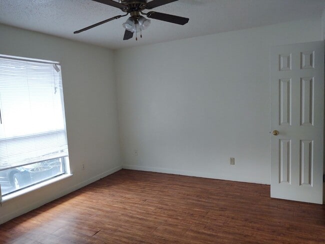 Foto del edificio - 908/910-910 Allen St