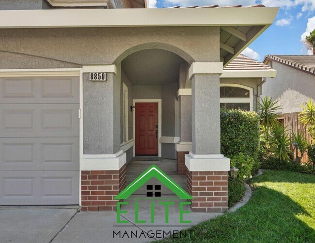 Foto del edificio - Spacious 4-Bedroom, 3-Bath Home in Desirab...