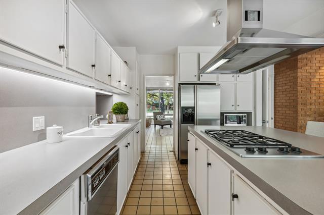 Building Photo - 10714 Royal Springs Dr
