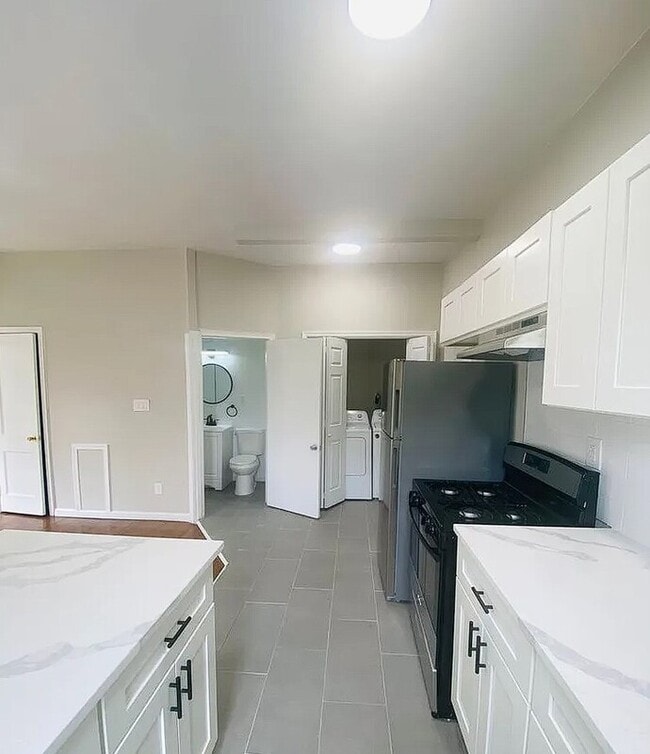 Building Photo - 814 N 63rd St