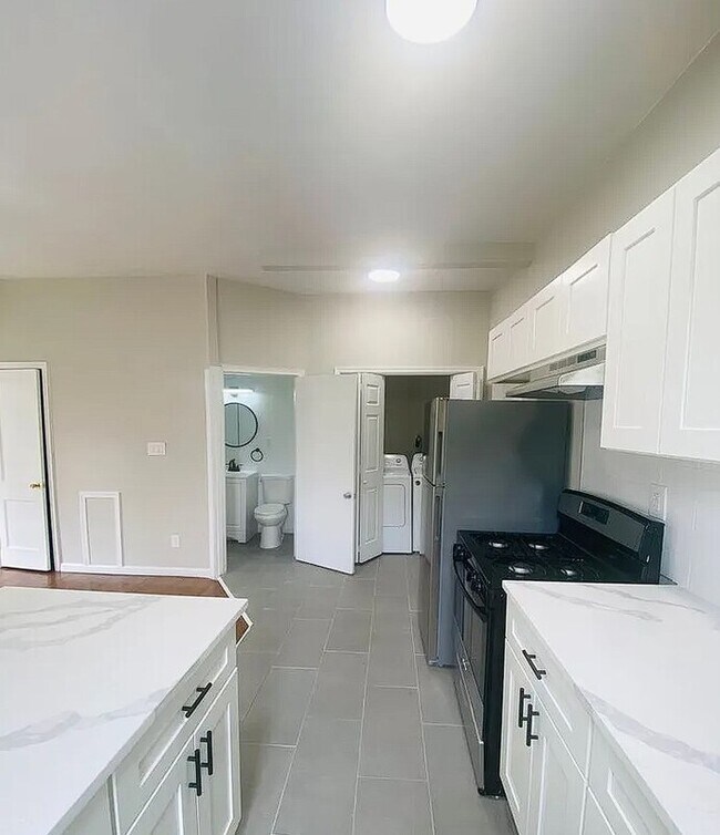 Foto del edificio - 814 N 63rd St