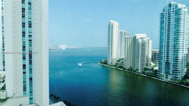 Foto del edificio - 300 S Biscayne Blvd