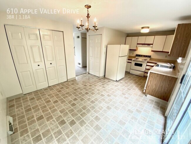 Building Photo - Roomy 3-bed townhome with garage in Dallas...