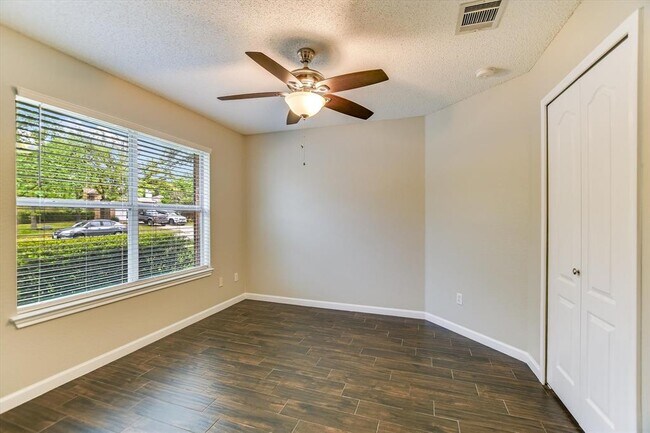 Foto del edificio - 1303 Crossvine Way