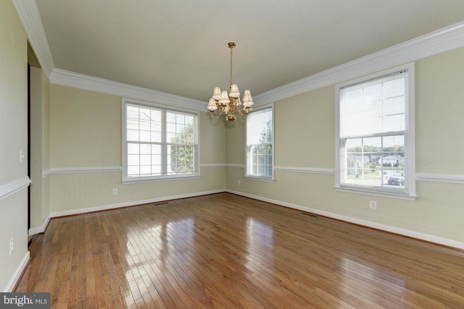 Building Photo - 4222 Talon Dr