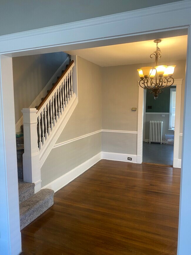 Building Photo - 1422 Rosewood Ave