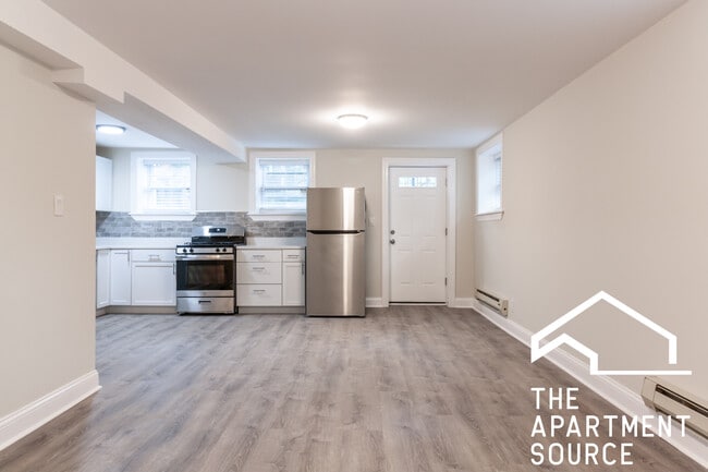 Building Photo - 856 W George St